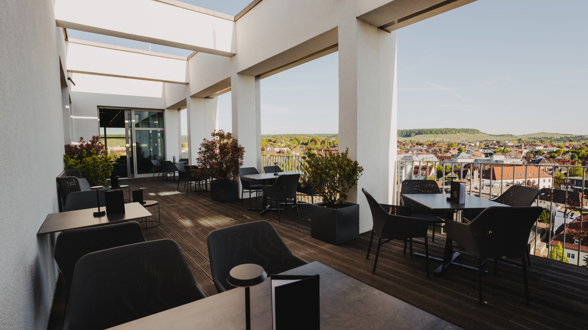 2025-04-29-Parkhotel-1042-Bar-181