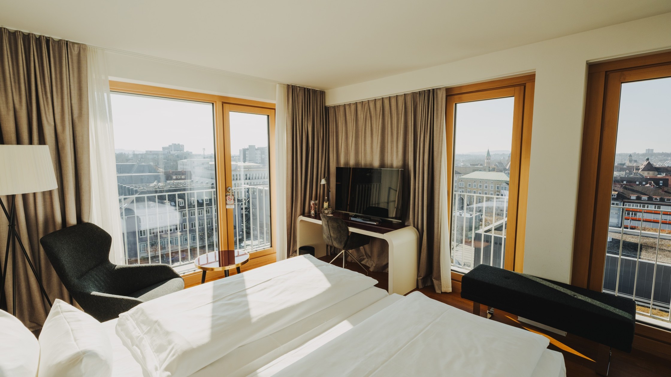 2025-02-17-Parkhotel-DeluxeRoom-12